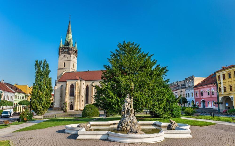Premium City Centre Bedrooms Presov Exterior photo