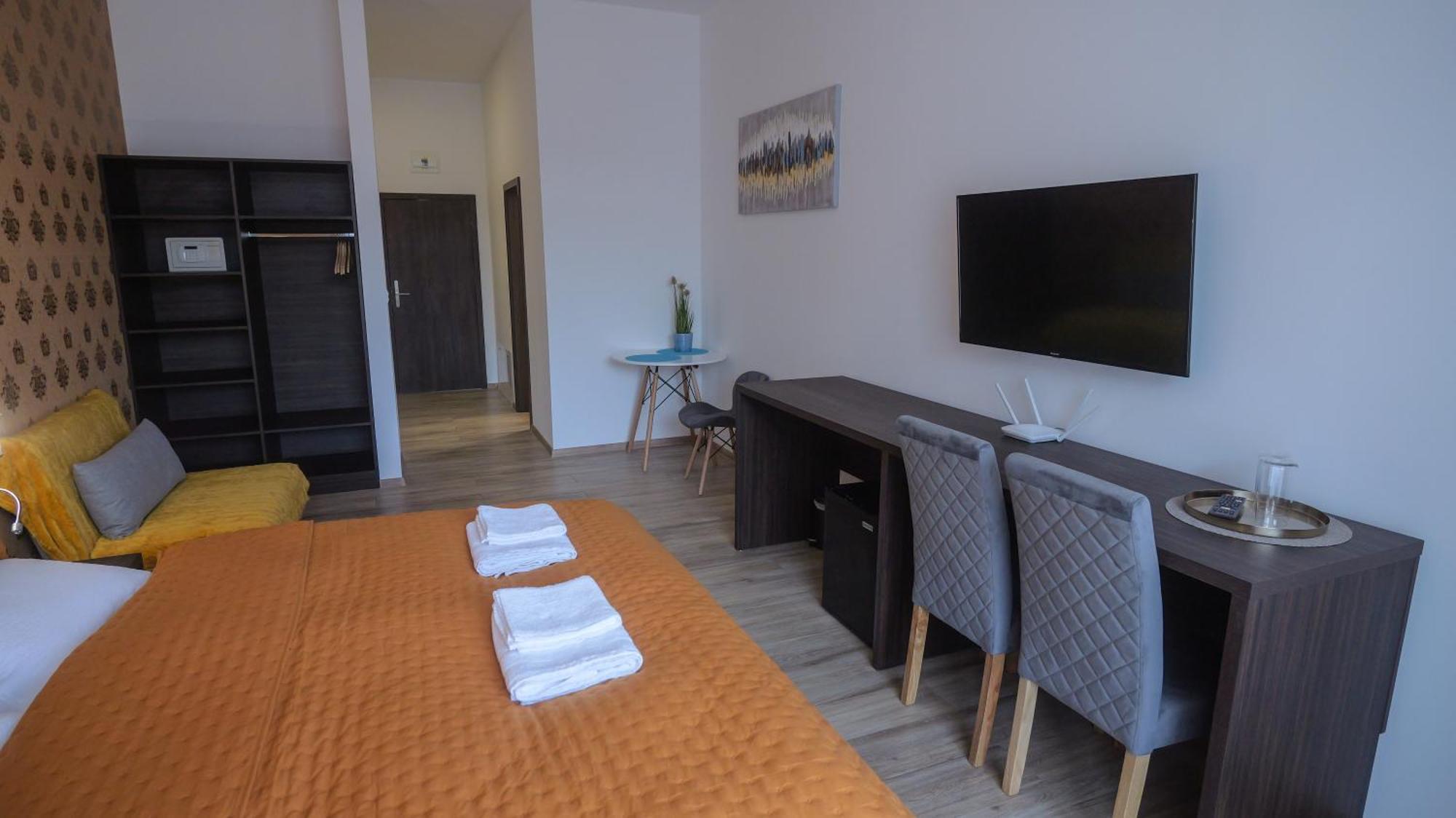 Premium City Centre Bedrooms Presov Exterior photo