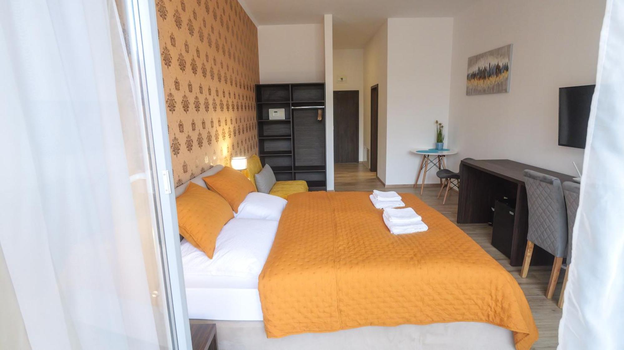 Premium City Centre Bedrooms Presov Exterior photo